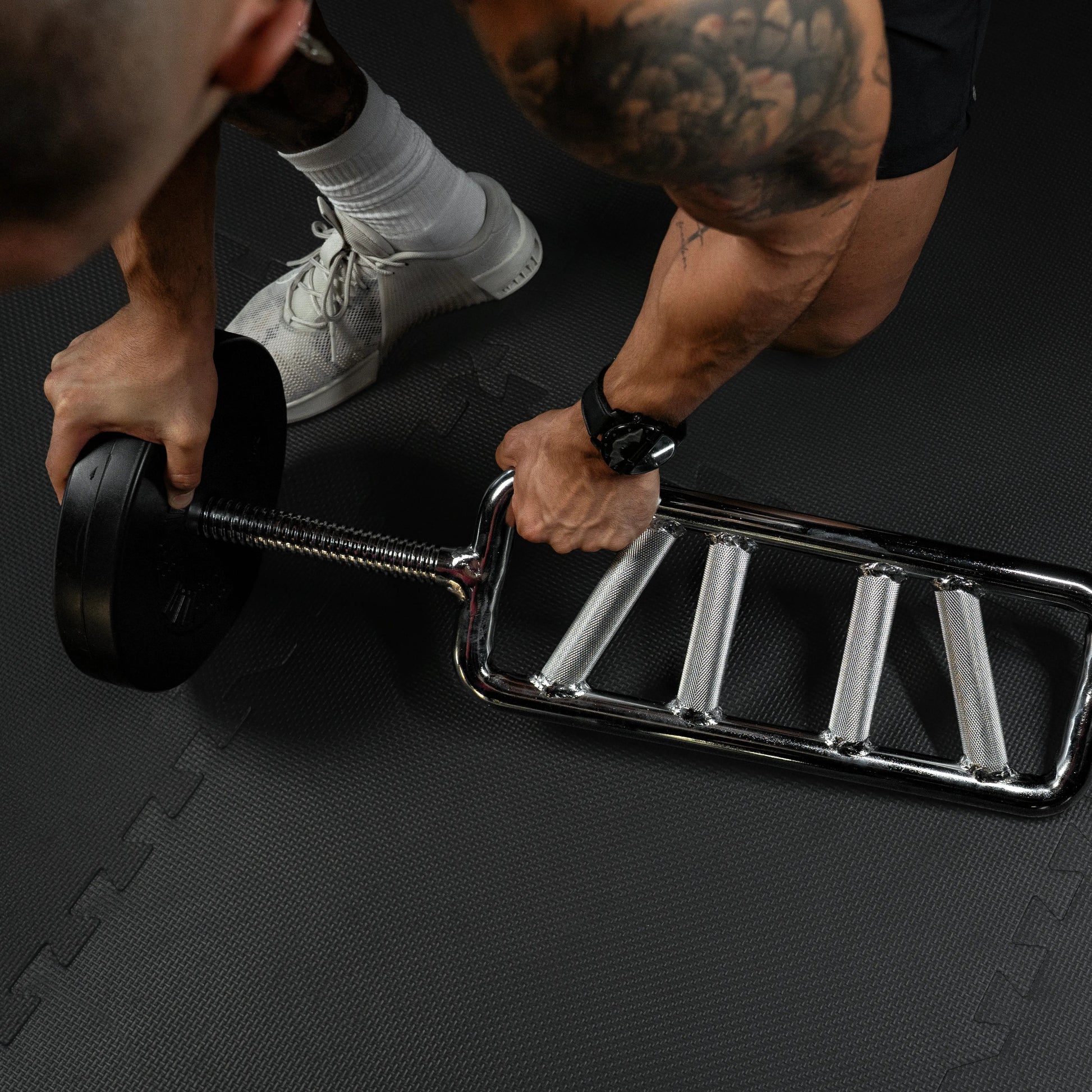 Trizepstrainer Diagonal in Chrom - Gorilla Sports DE