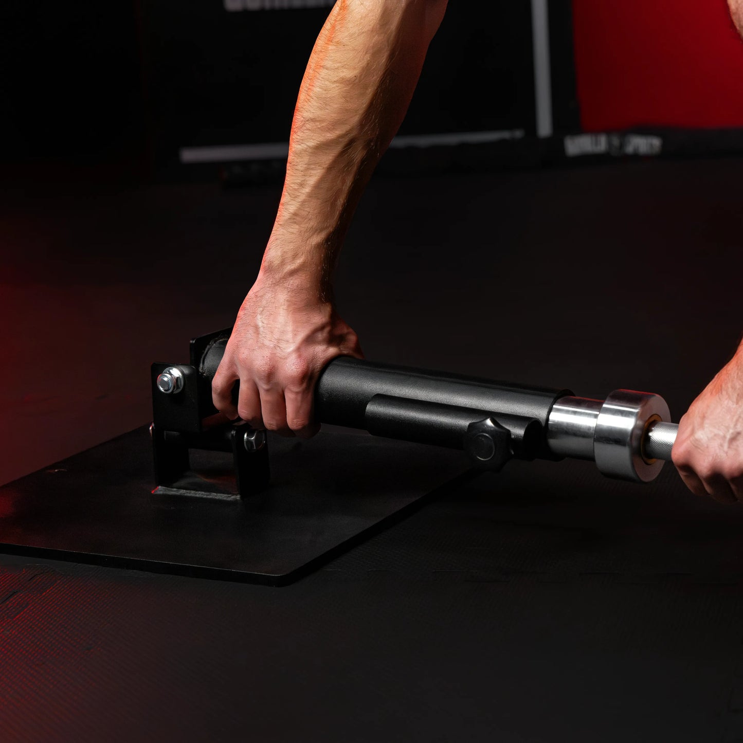 Langhanteltrainer T-Bar Row in Schwarz - Gorilla Sports DE