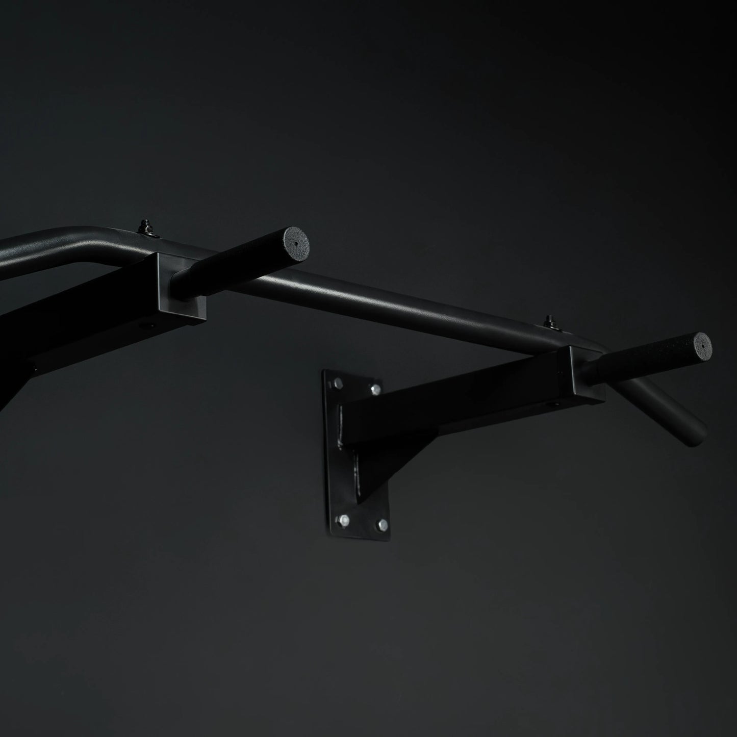 Klimmzugstange Wandbefestigung in Schwarz und Weiß - Gorilla Sports DE