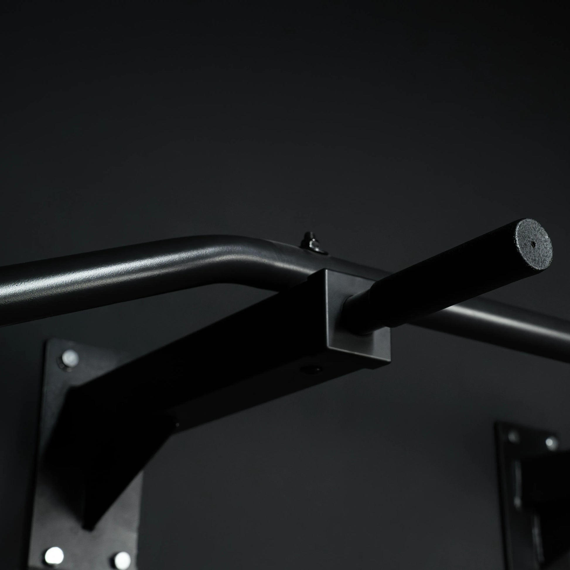 Klimmzugstange Wandbefestigung in Schwarz und Weiß - Gorilla Sports DE