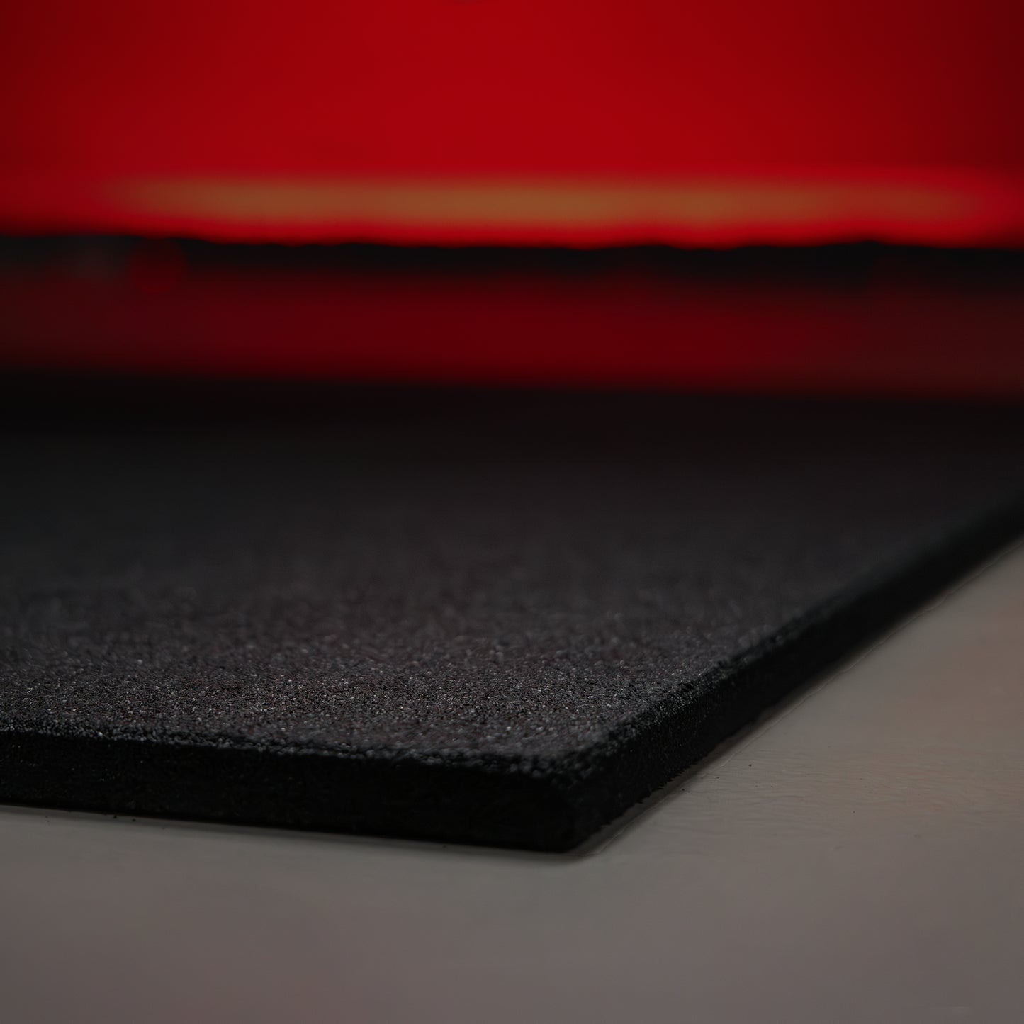 Bodenschutzmatte aus Gummi 50x50/100x100 cm mit 2 cm Dicke