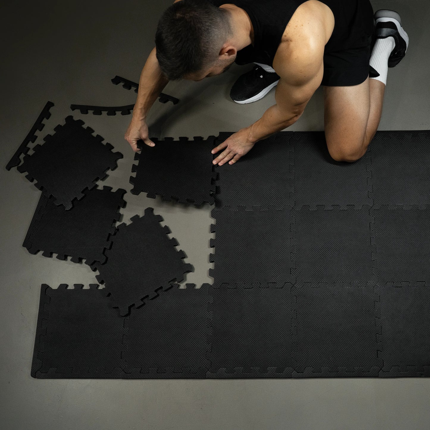 Bodenschutzmatten Set 30x30cm - 18 Matten inkl. Endstücke - Gorilla Sports DE